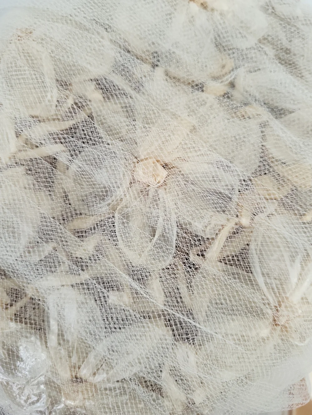 Vintage 60's Beige Floral Tulle Brim Cloche Hat ~Kentucky Derby~Garden Party - Picture 8 of 16